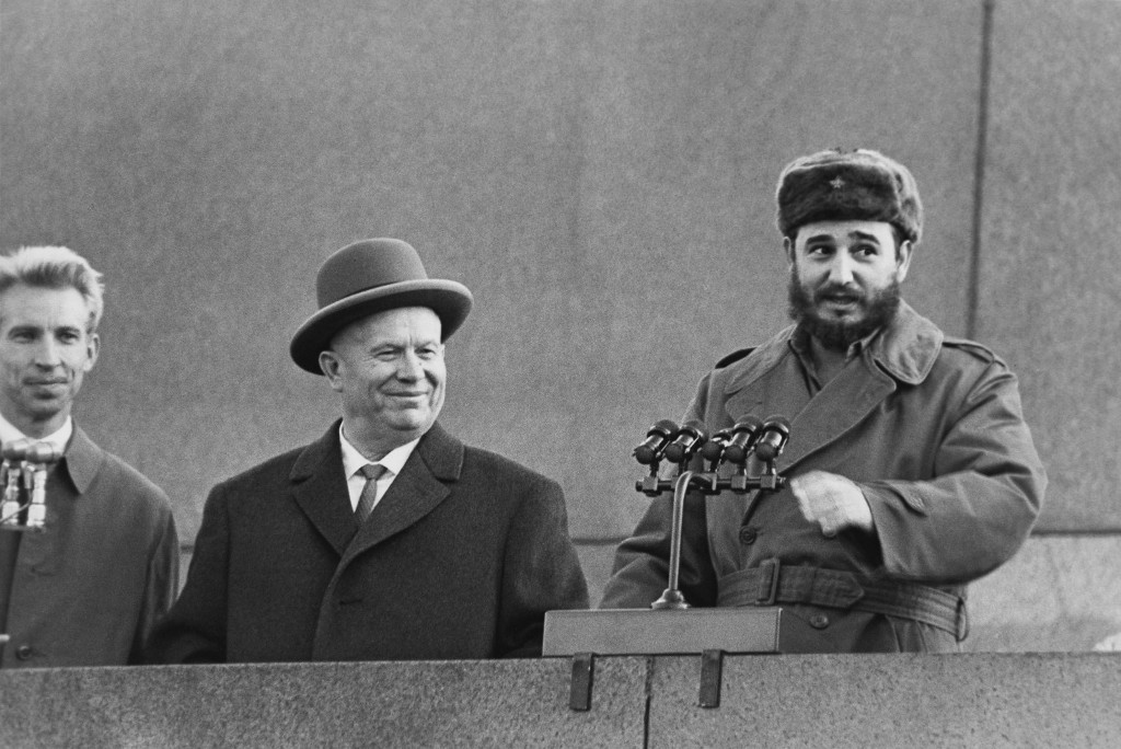 Визит Фиделя Кастро в СССР. Никита Хрущев и Фидель Кастро на трибуне Мавзолея. 28 апреля 1963..jpg